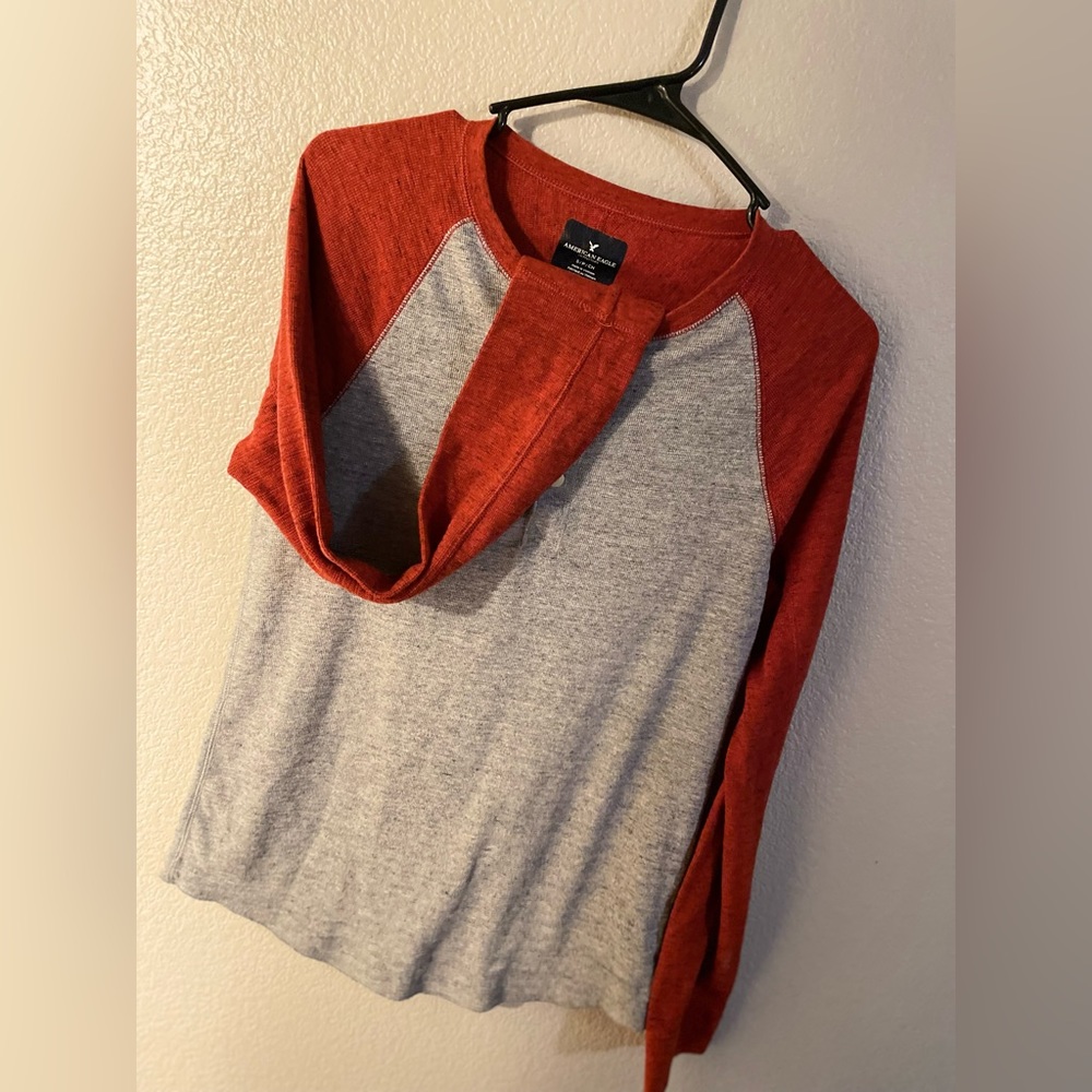 Like New Men’s AE Henley